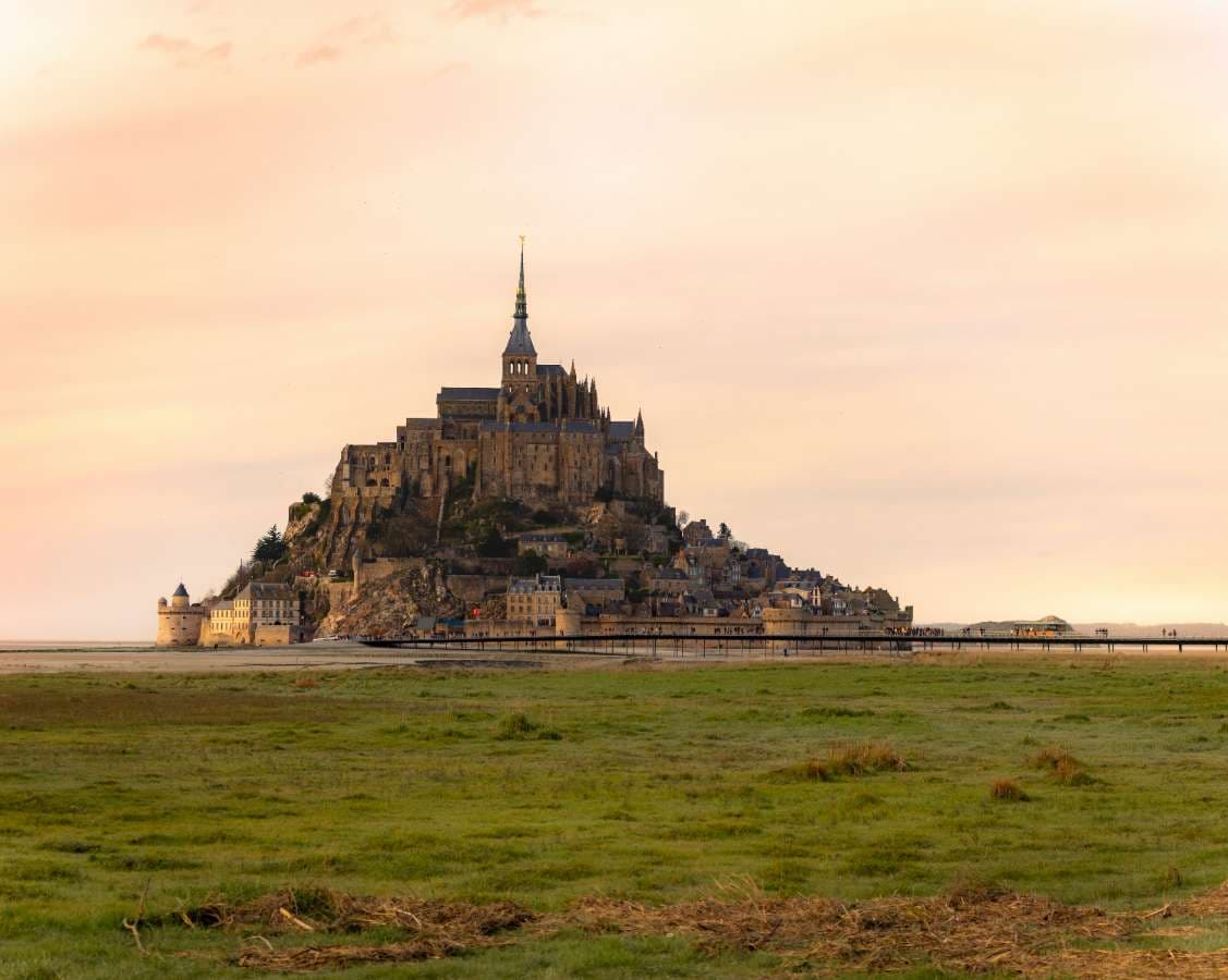 Abadía del Mont Saint-Michel sobre las mareas